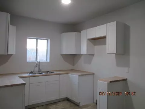 Kitchen - 1718 Wall St, Klamath Falls, OR 97601 photo 1 of 2