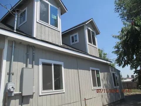 Exterior - 1718 Wall St, Klamath Falls, OR 97601 photo 3 of 5