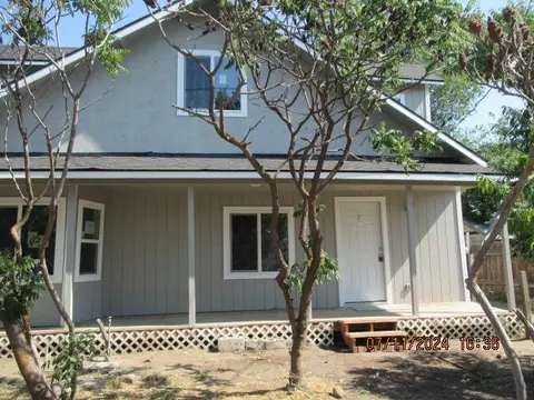 Exterior - 1718 Wall St, Klamath Falls, OR 97601 photo 2 of 5