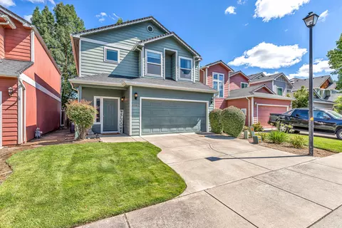 2627 Parkwood Village Ln, Central Point, OR 97502