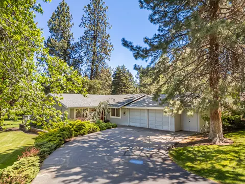 20418 Whistle Punk Rd, Bend, OR 97702