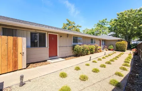 512 N Church St, Phoenix, OR 97535