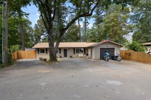 130 N Tracy Ln, Cave Junction, OR 97523 photo 1