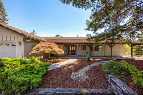 660 Garnet Ln, Grants Pass, OR 97526