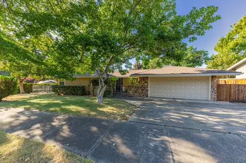 2353 Brentwood St, Medford, OR 97504