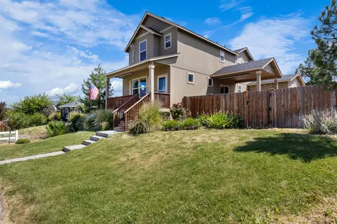 330 SW 35th St, Redmond, OR 97756