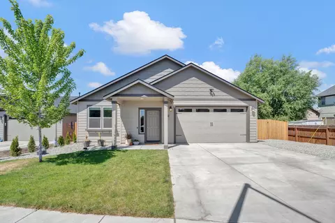 1997 NW 8th St, Redmond, OR 97756