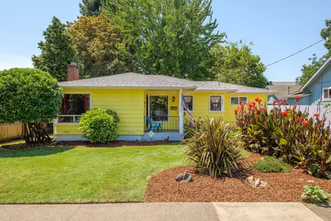 456 NE Baker Dr, Grants Pass, OR 97526