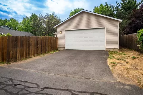 61080 Larkspur Loop, Bend, OR 97702 photo 24