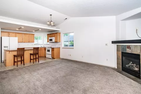 61080 Larkspur Loop, Bend, OR 97702 photo 4
