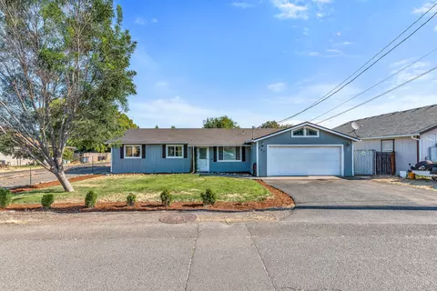 247 Mace Rd, Medford, OR 97501