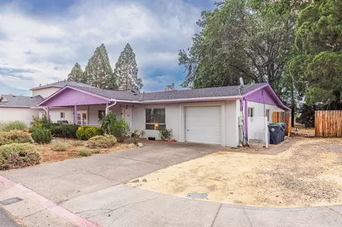 628 Shadow Way, Central Point, OR 97502 photo 1