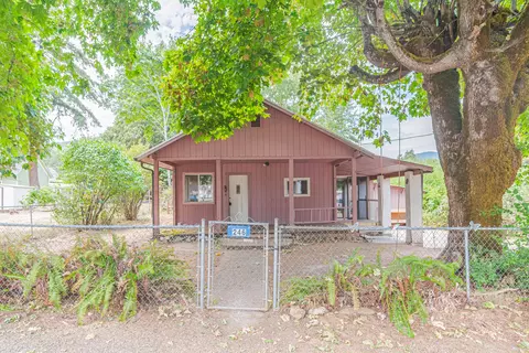 246 3rd St, Glendale, OR 97442