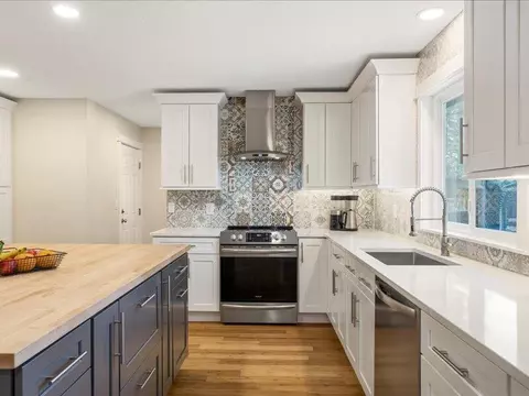 Kitchen - 61113 Echo Hollow Rd, Bend, OR 97702 photo 3 of 9