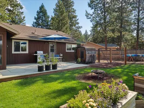 Exterior - 61113 Echo Hollow Rd, Bend, OR 97702 photo 13 of 14