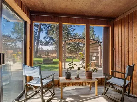 Exterior - 61113 Echo Hollow Rd, Bend, OR 97702 photo 4 of 14