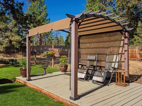 Exterior - 61113 Echo Hollow Rd, Bend, OR 97702 photo 12 of 14