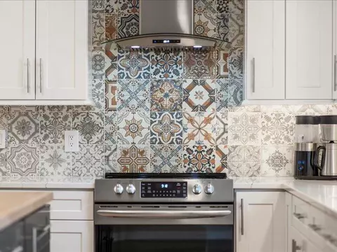 Kitchen - 61113 Echo Hollow Rd, Bend, OR 97702 photo 6 of 9