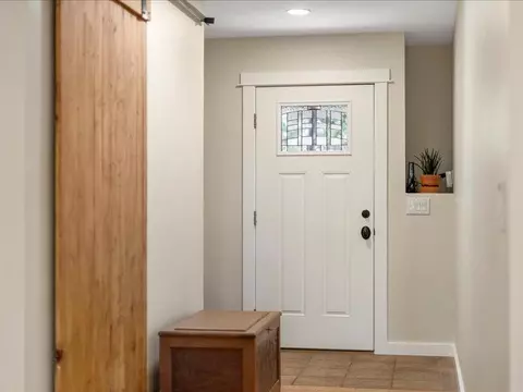 Entry Way - 61113 Echo Hollow Rd, Bend, OR 97702 photo 2 of 4