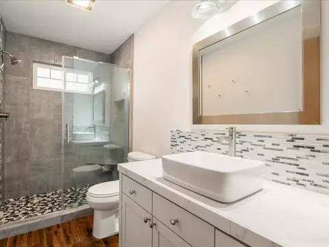 Bath - 61113 Echo Hollow Rd, Bend, OR 97702 photo 2 of 2