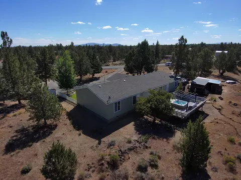 64945 Mcgrath Rd, Bend, OR 97701 photo 2