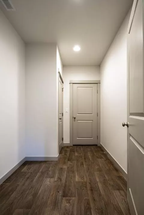 Entry Way - 17200 Glendale Rd, Bend, OR 97707 photo 2 of 3