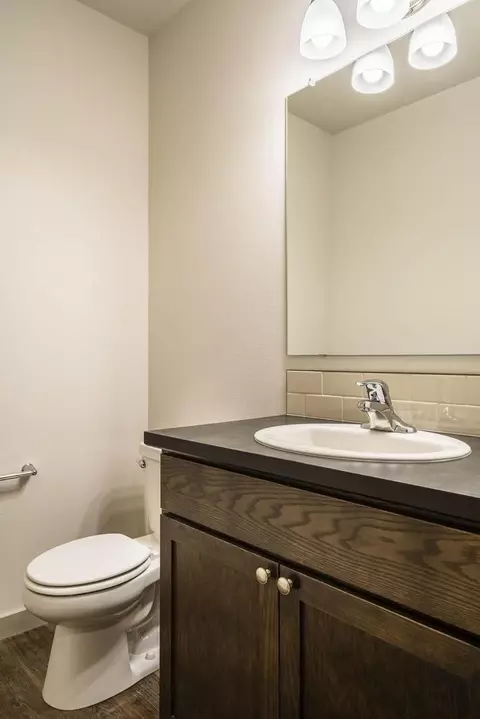 Bath - 17200 Glendale Rd, Bend, OR 97707 photo 1 of 4