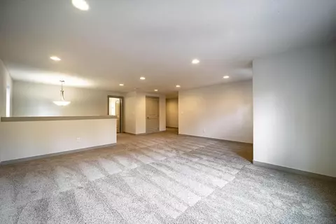 Living - 17200 Glendale Rd, Bend, OR 97707 photo 4 of 5