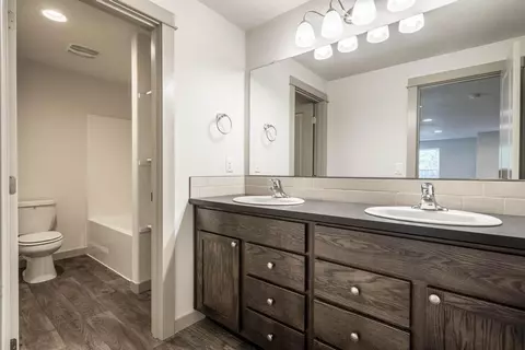 Bath - 17200 Glendale Rd, Bend, OR 97707 photo 4 of 4