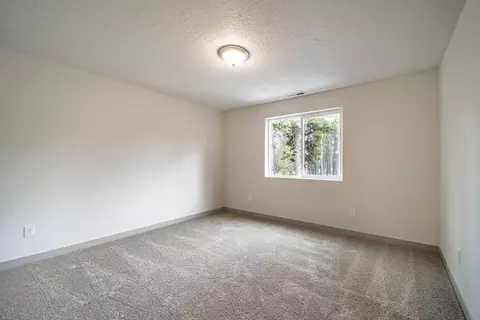 Bedroom - 17200 Glendale Rd, Bend, OR 97707 photo 4 of 5