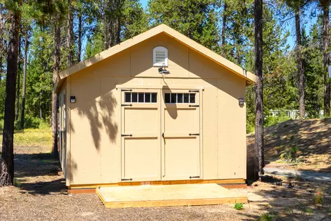 Exterior - 17200 Glendale Rd, Bend, OR 97707 photo 6 of 16