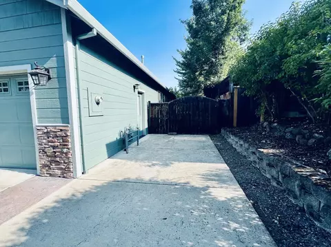 1139 Michael Ln, Eagle Point, OR 97524 photo 3