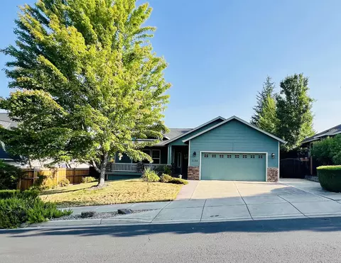 1139 Michael Ln, Eagle Point, OR 97524