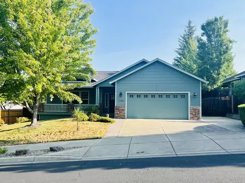 1139 Michael Ln, Eagle Point, OR 97524 photo 2