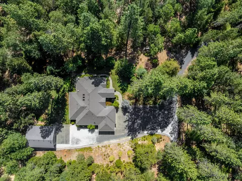 330 Brookstone Hills Dr, Grants Pass, OR 97526