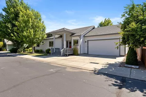1908 NW 18th St, Redmond, OR 97756
