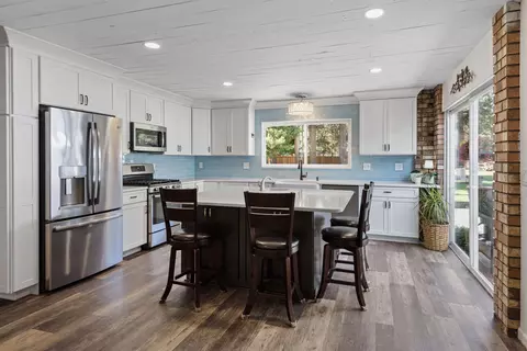 Kitchen - 56699 Lunar Dr, Bend, OR 97707 photo 1 of 3