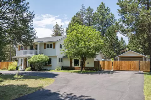 56699 Lunar Dr, Bend, OR 97707