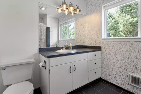 Bath - 56699 Lunar Dr, Bend, OR 97707 photo 4 of 4