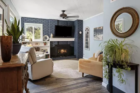 Living - 56699 Lunar Dr, Bend, OR 97707 photo 2 of 3