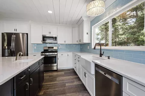 Kitchen - 56699 Lunar Dr, Bend, OR 97707 photo 2 of 3