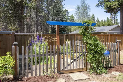 Exterior - 56699 Lunar Dr, Bend, OR 97707 photo 10 of 12