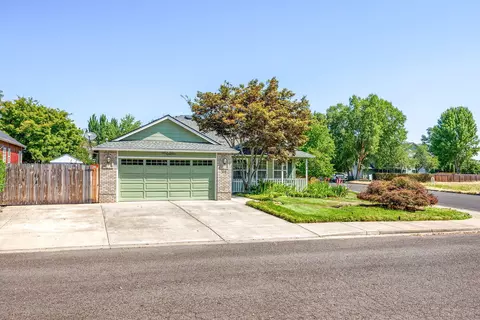 175 Vintage Cir, Jacksonville, OR 97530