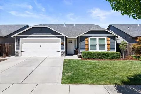 640 Woodlark Dr, Medford, OR 97501