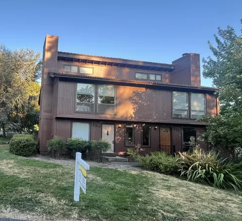 139 E Hersey St, Ashland, OR 97520
