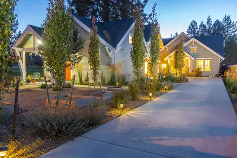 61435 Brosterhous Rd, Bend, OR 97702