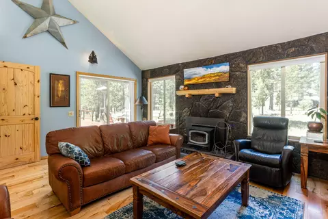57625 Cultus Ln, Sunriver, OR 97707 photo 2