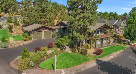3241 NW Fairway Heights Dr, Bend, OR 97703
