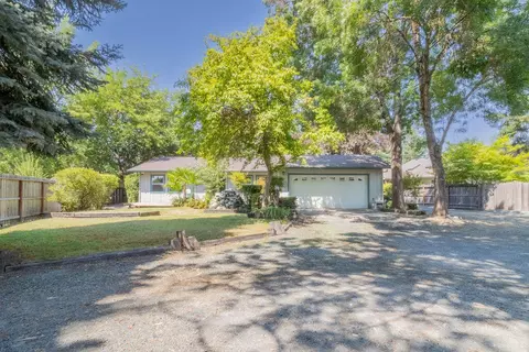 1107 SW Erica Dr, Grants Pass, OR 97526