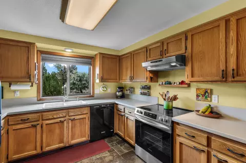 64510 Sylvan Loop, Bend, OR 97701 photo 7